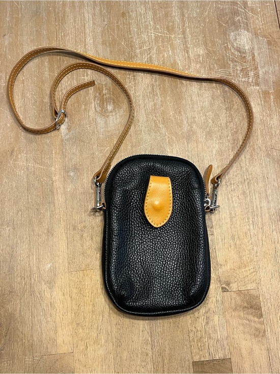 Divina Firenze Handbags - Divina Firenze Made in Italy Genuine Leather Crossbody